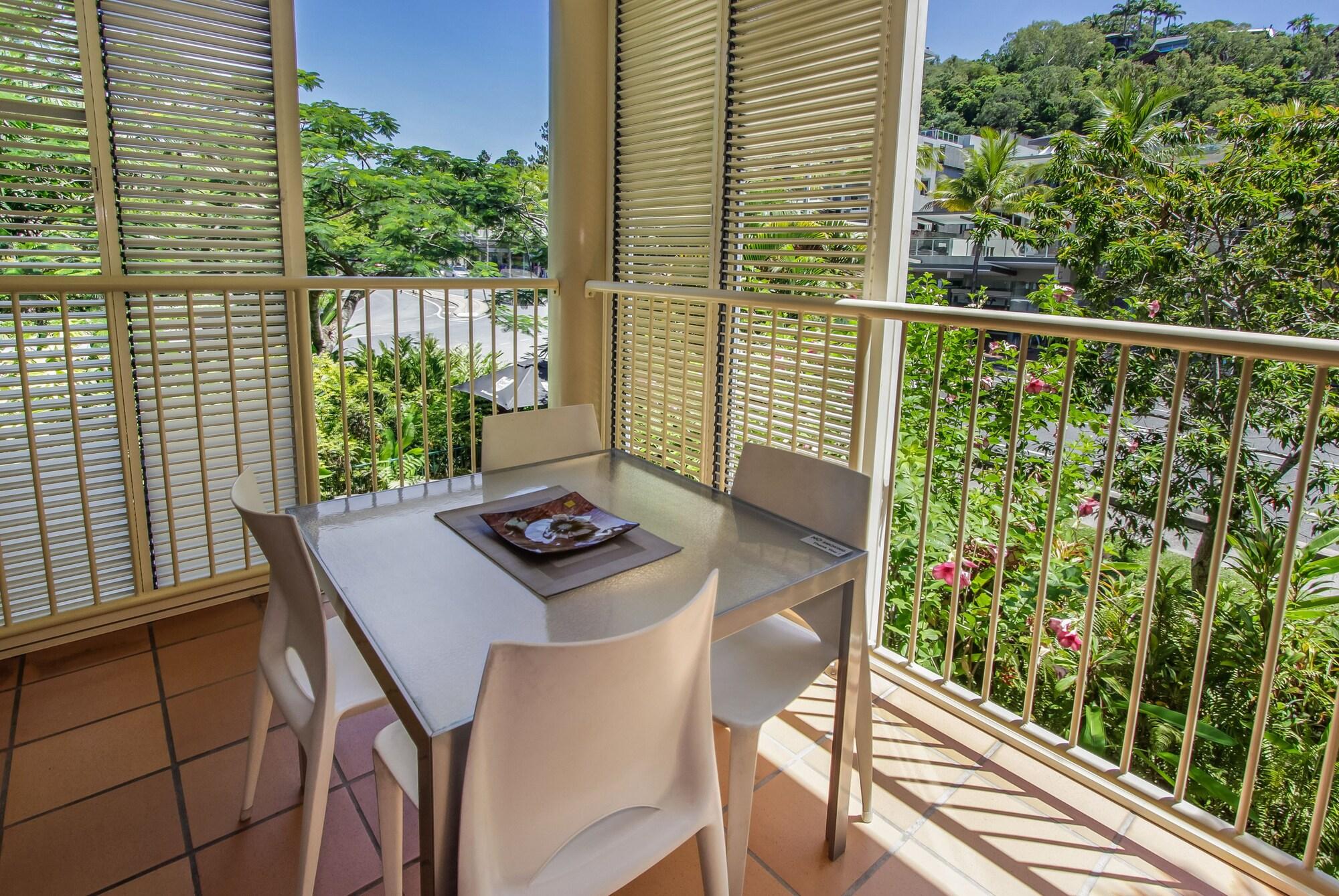 Port Douglas Apartments - Adults Only Oasis ภายนอก รูปภาพ