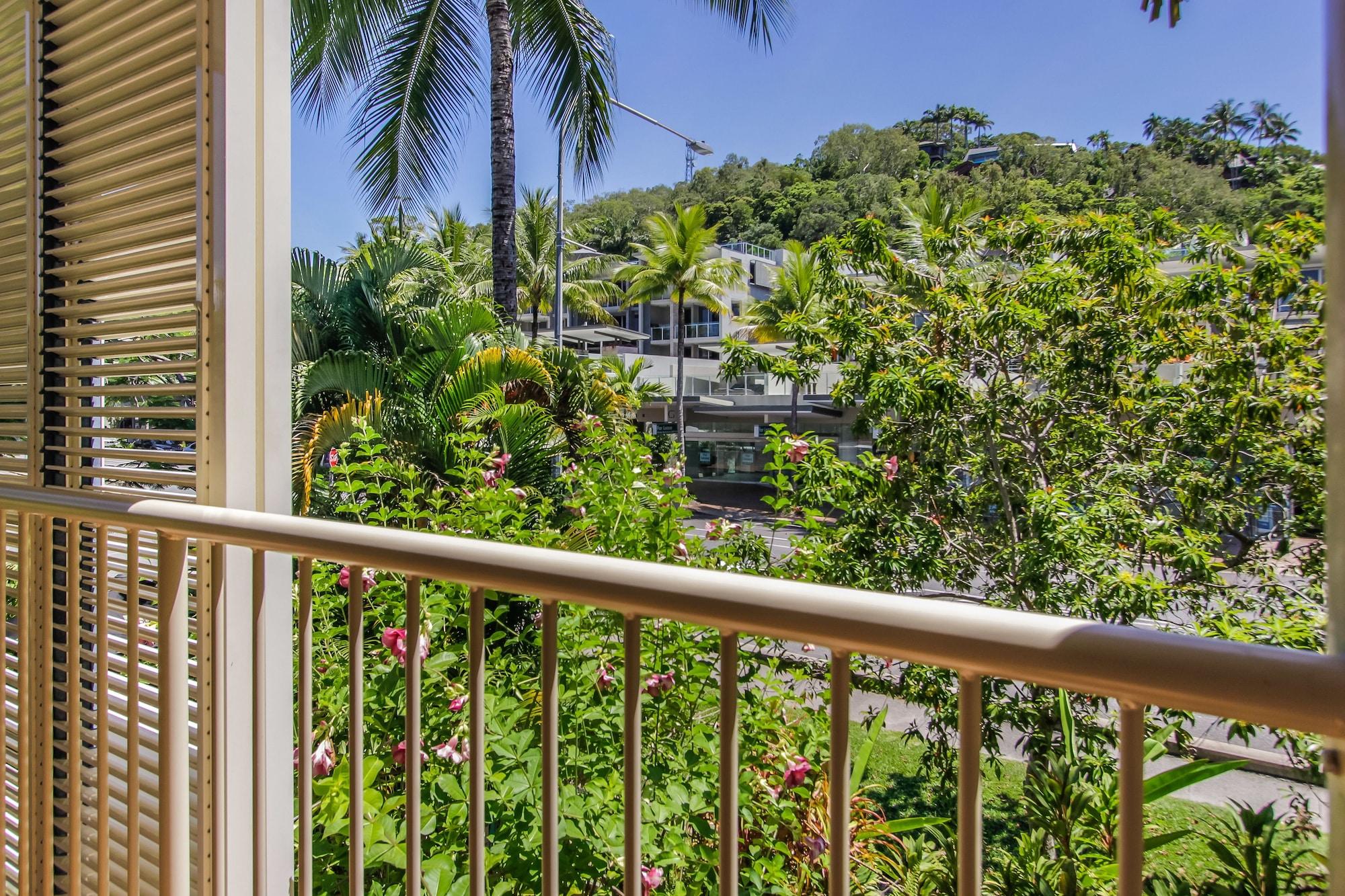 Port Douglas Apartments - Adults Only Oasis ภายนอก รูปภาพ