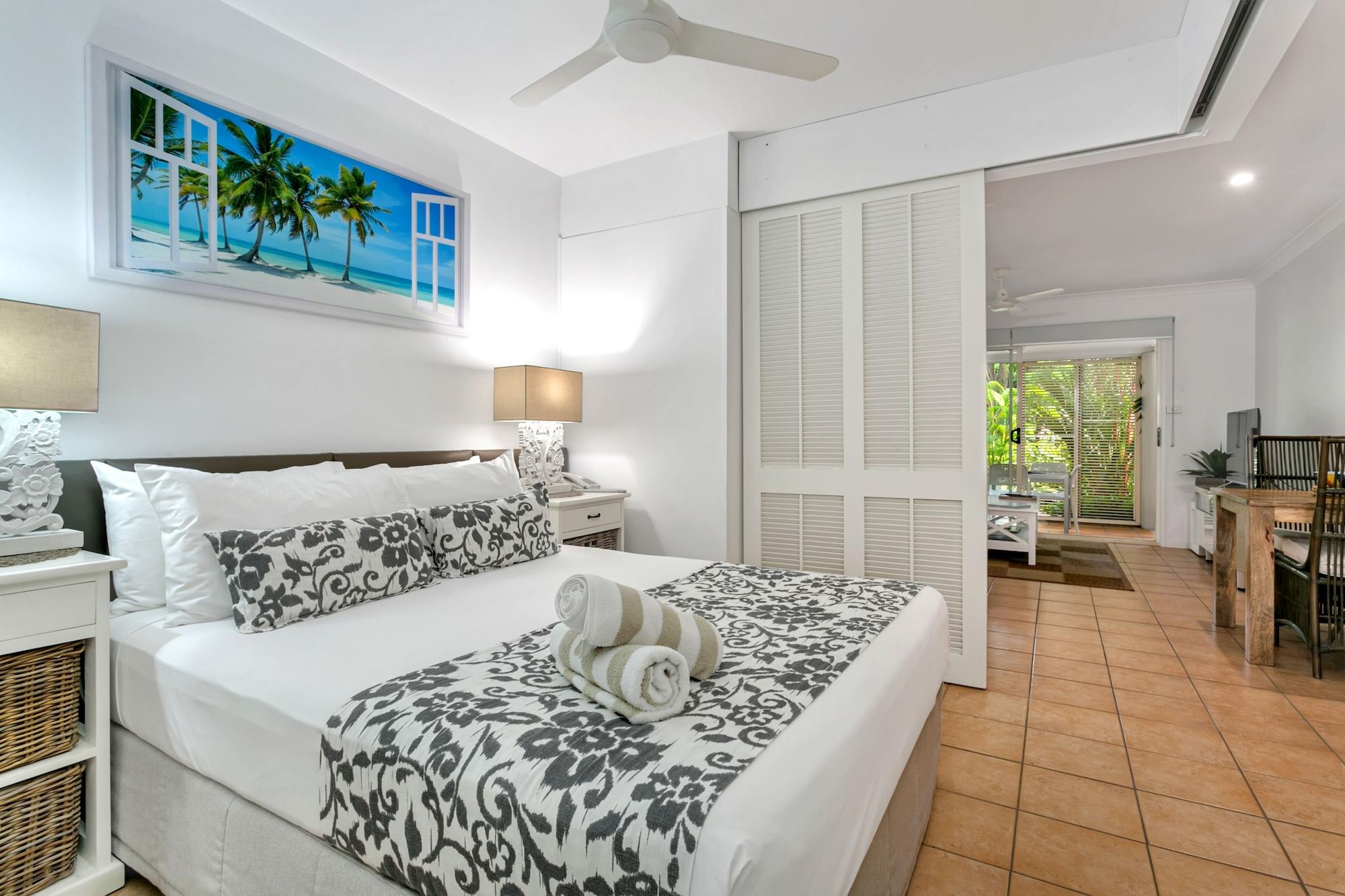 Port Douglas Apartments - Adults Only Oasis ภายนอก รูปภาพ