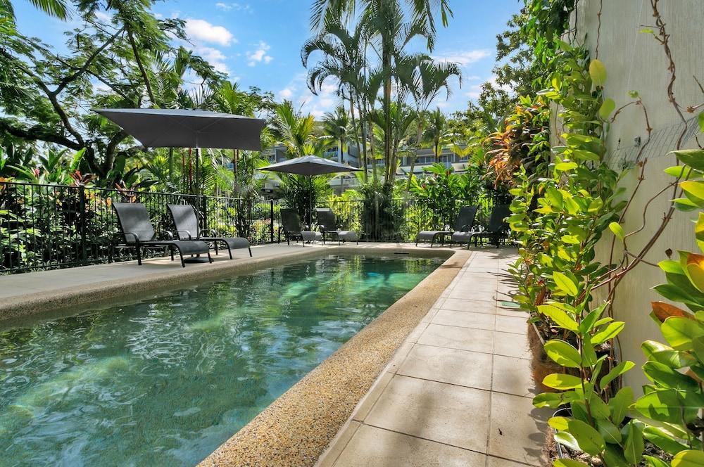 Port Douglas Apartments - Adults Only Oasis ภายนอก รูปภาพ