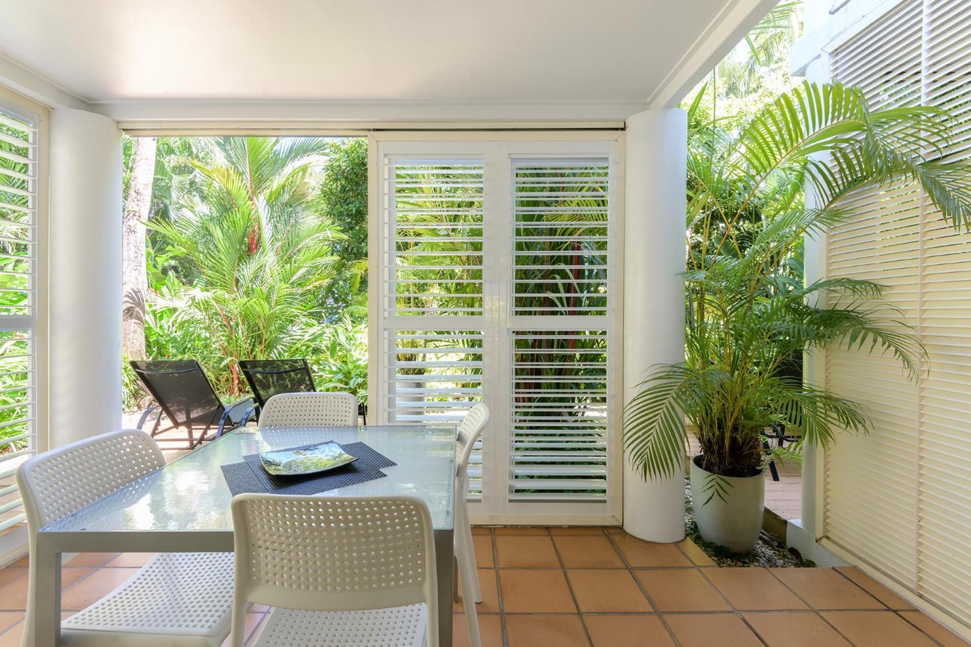 Port Douglas Apartments - Adults Only Oasis ภายนอก รูปภาพ