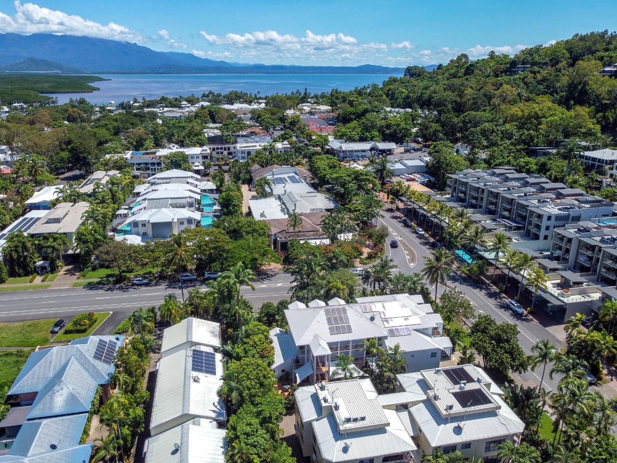 Port Douglas Apartments - Adults Only Oasis ภายนอก รูปภาพ