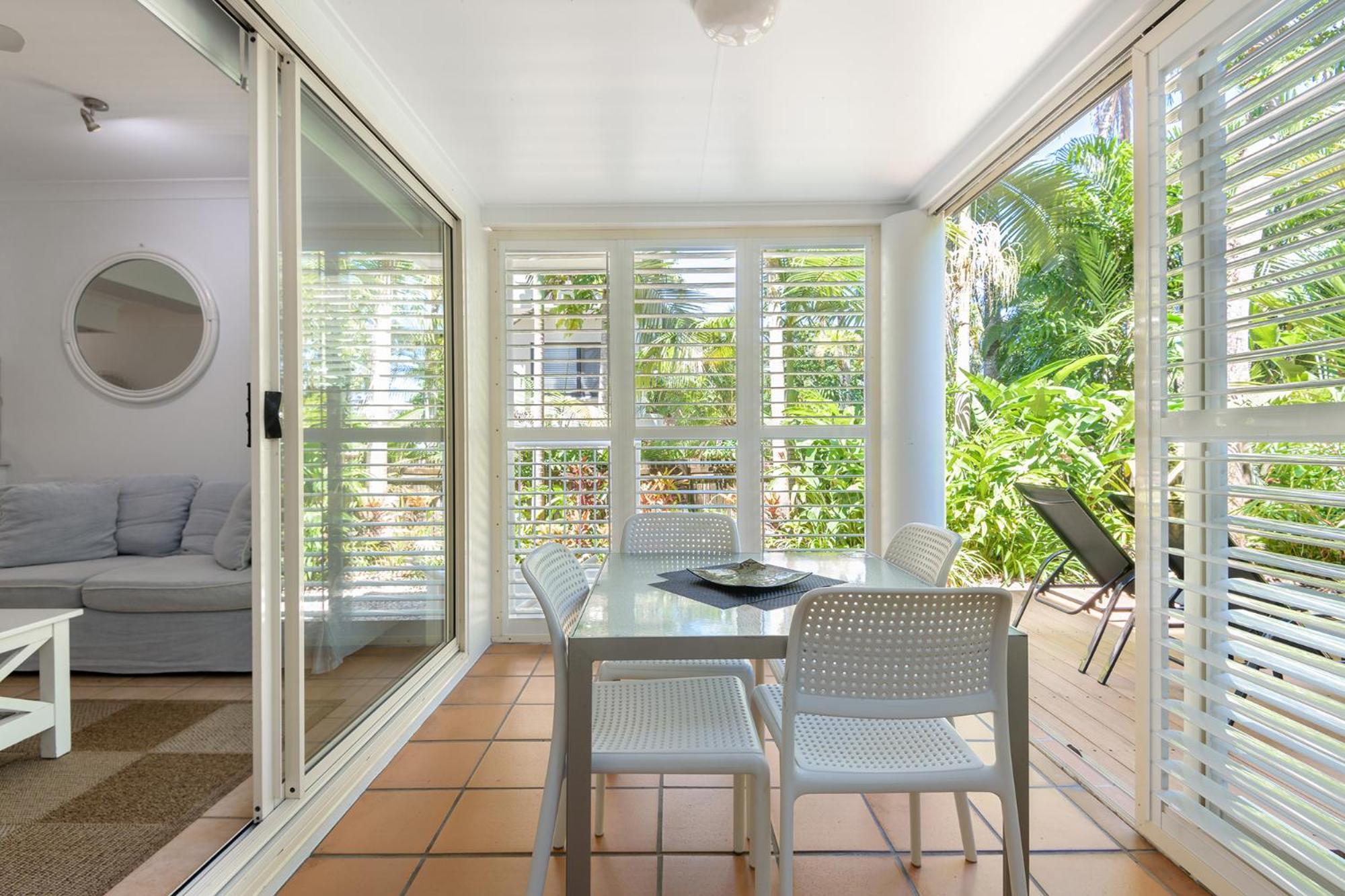 Port Douglas Apartments - Adults Only Oasis ภายนอก รูปภาพ