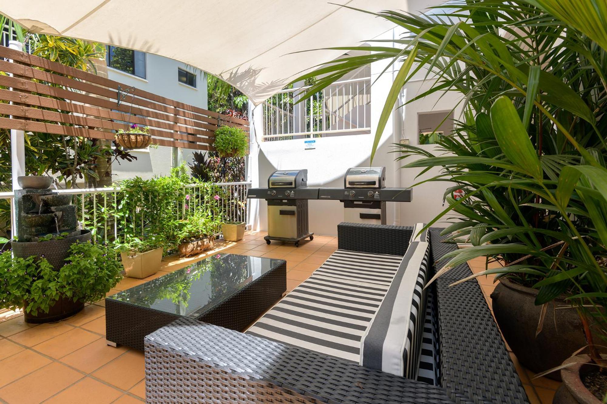 Port Douglas Apartments - Adults Only Oasis ภายนอก รูปภาพ