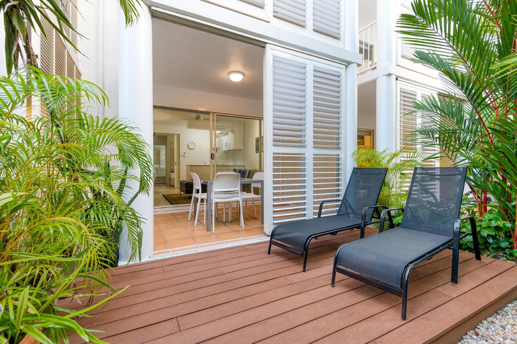 Port Douglas Apartments - Adults Only Oasis ภายนอก รูปภาพ