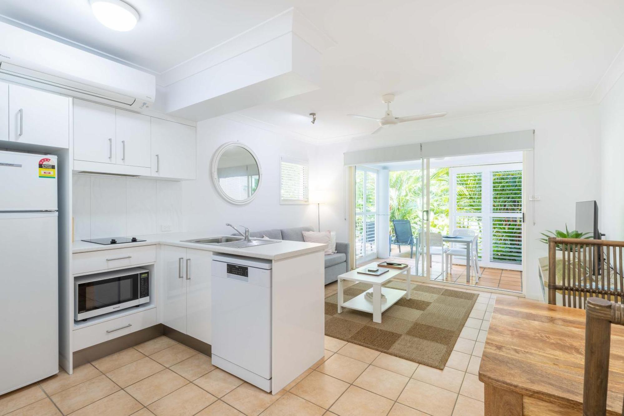 Port Douglas Apartments - Adults Only Oasis ภายนอก รูปภาพ