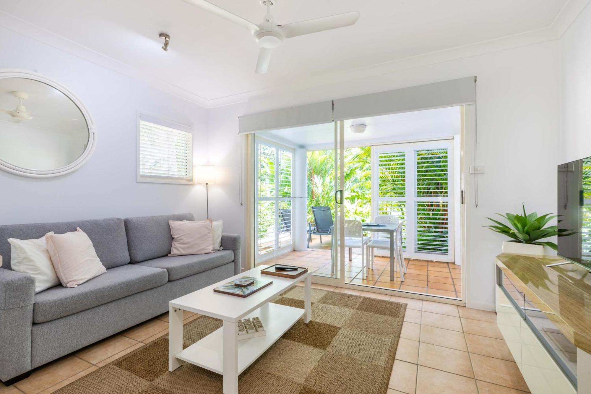 Port Douglas Apartments - Adults Only Oasis ภายนอก รูปภาพ