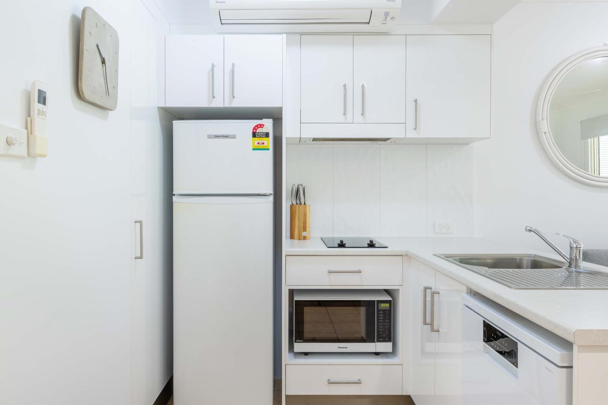 Port Douglas Apartments - Adults Only Oasis ภายนอก รูปภาพ