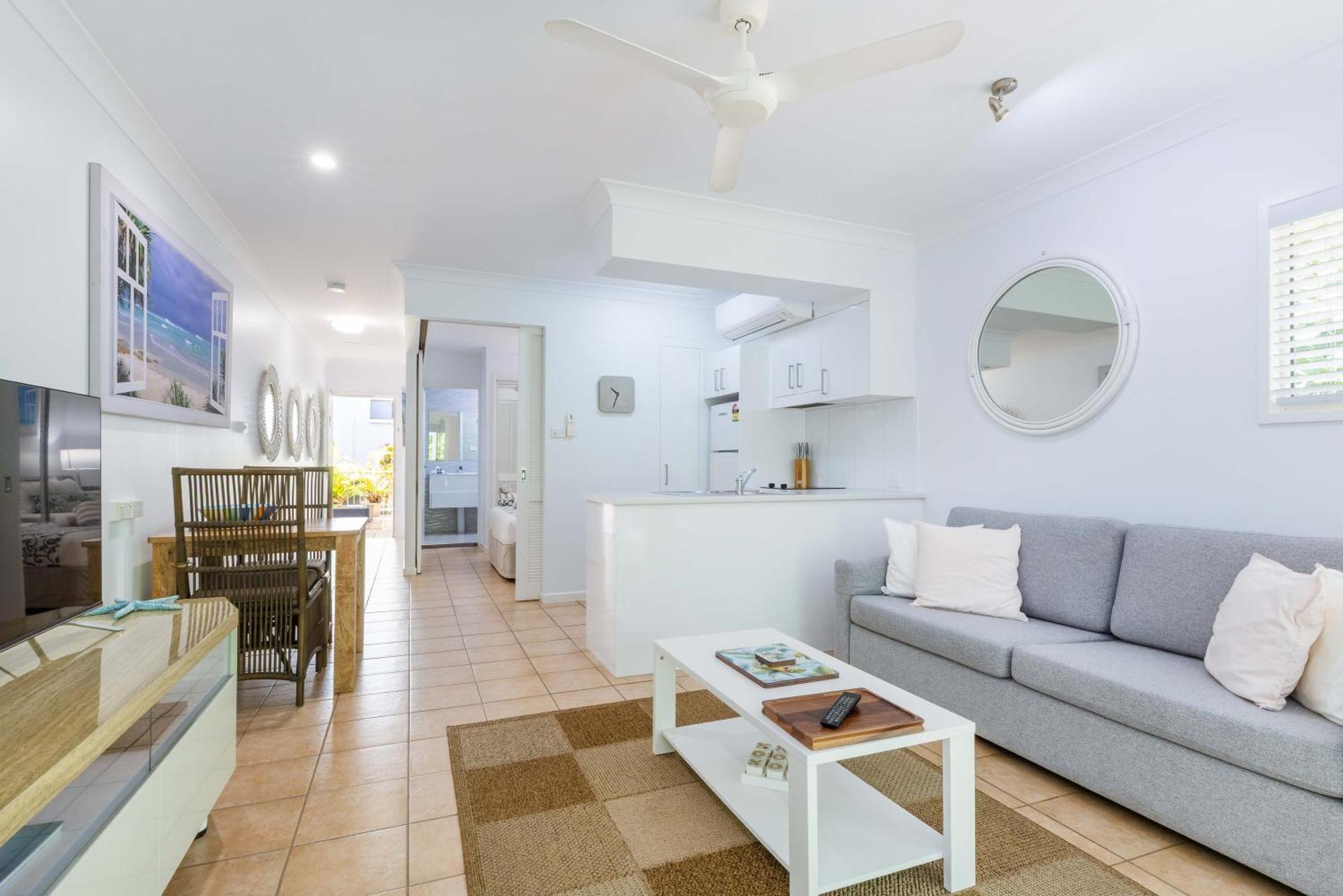 Port Douglas Apartments - Adults Only Oasis ภายนอก รูปภาพ