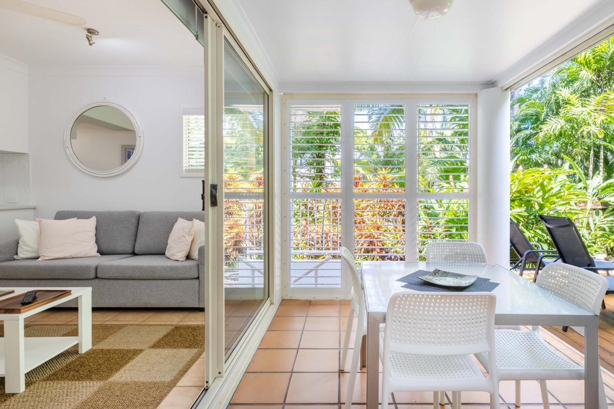 Port Douglas Apartments - Adults Only Oasis ภายนอก รูปภาพ
