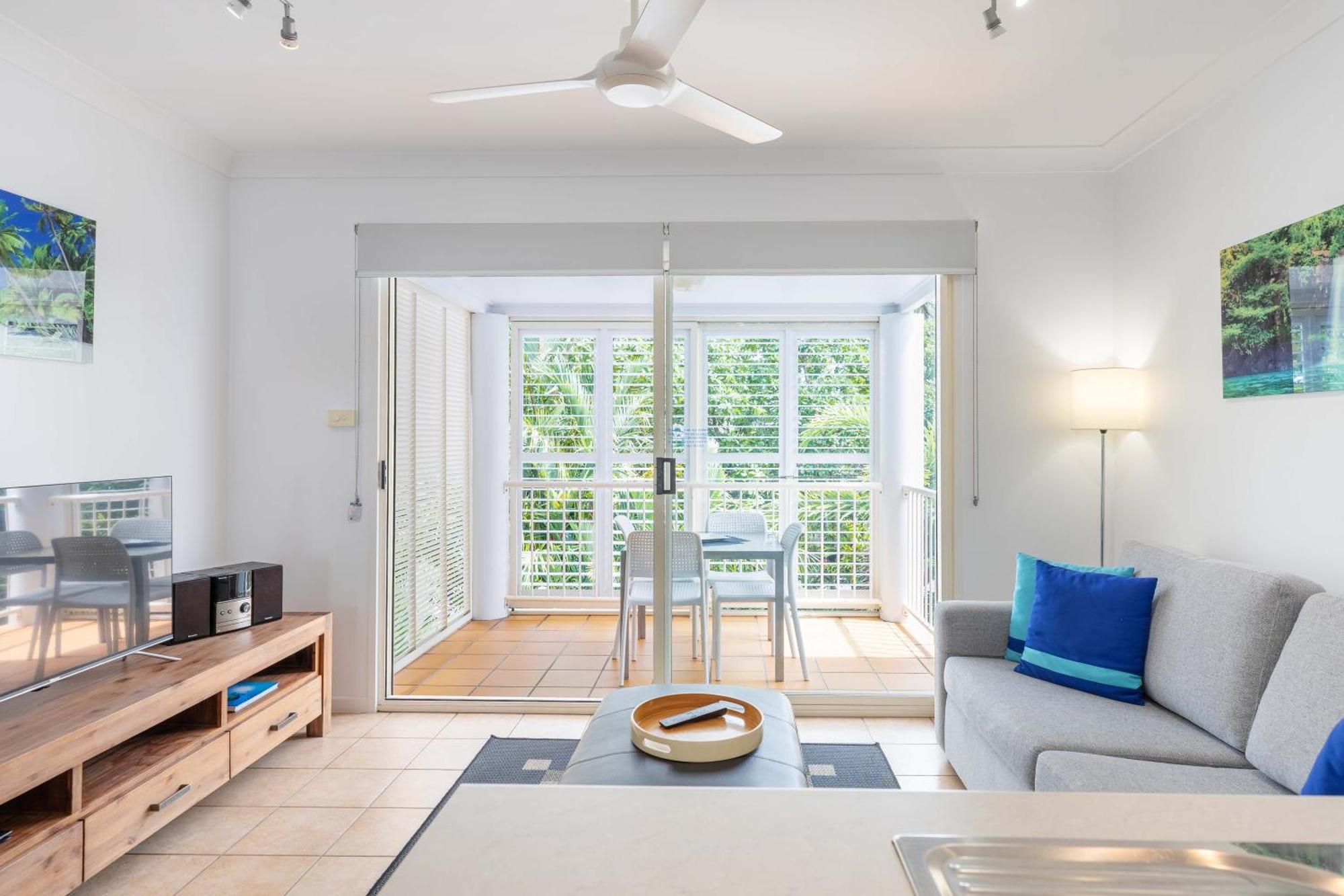 Port Douglas Apartments - Adults Only Oasis ภายนอก รูปภาพ